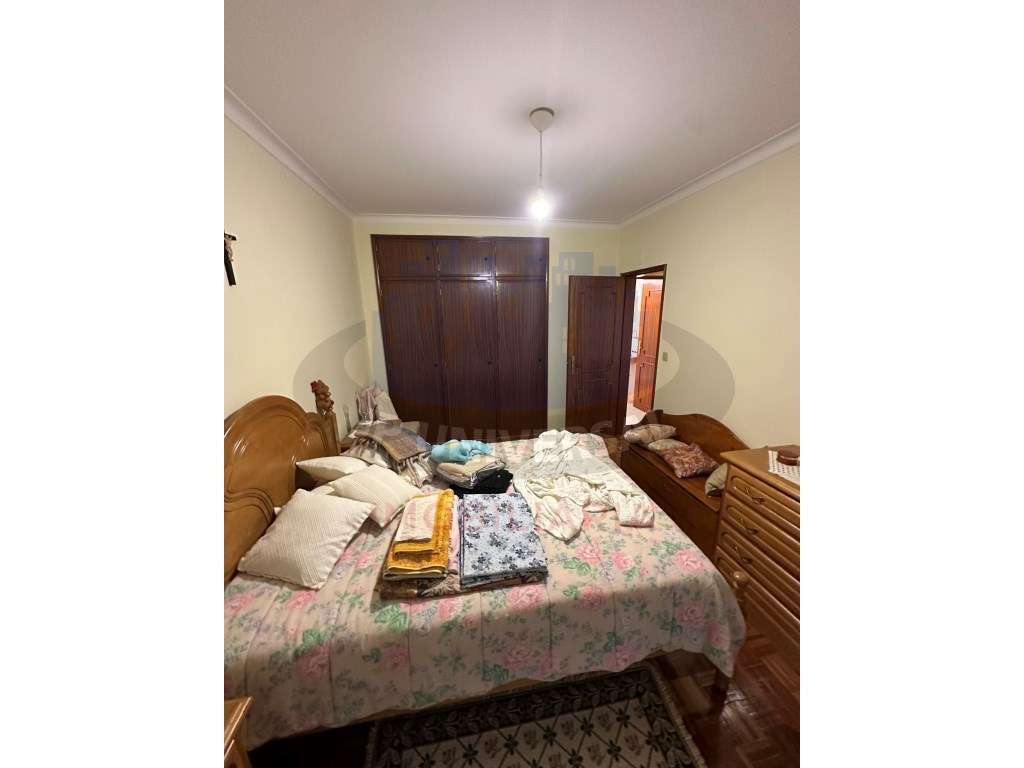Vende-se Apartamento T3 junto à Avenida Marquês de Pombal-13