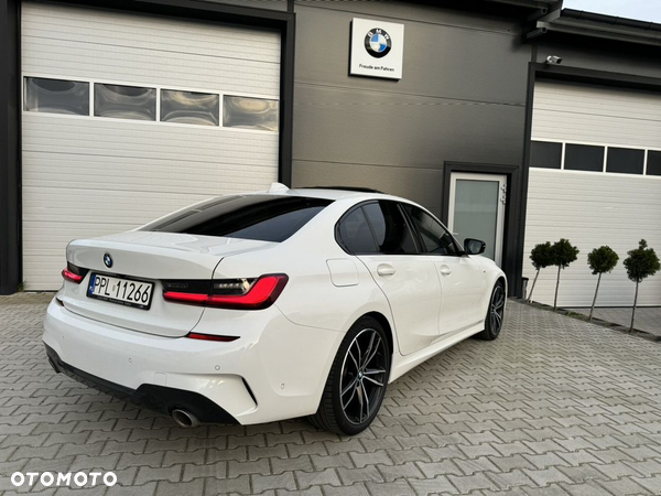 BMW Seria 3 320i M Sport - 11