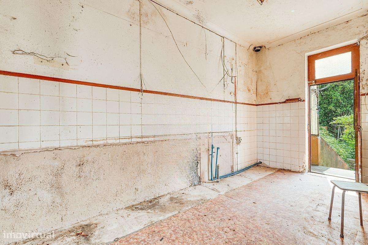 Moradia de 3 Pisos para Renovar Candal-12