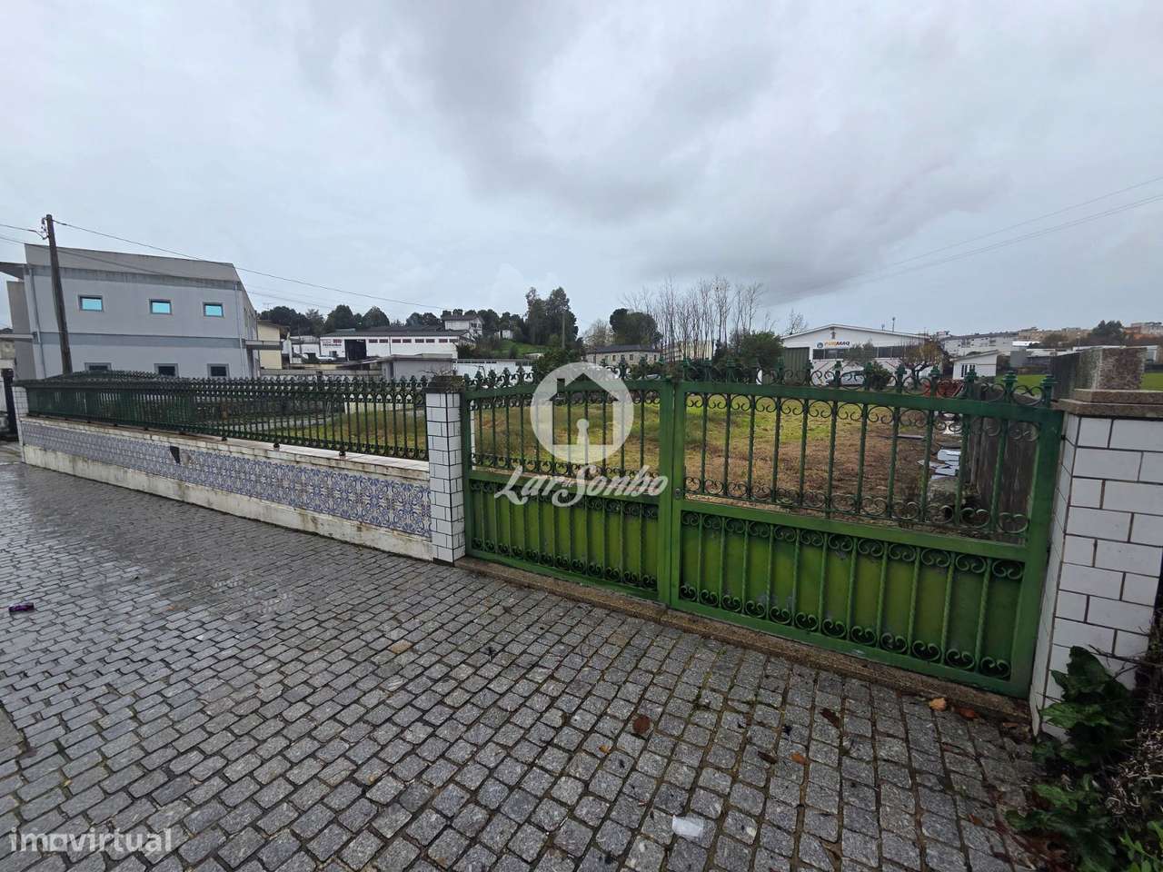 Terreno para stand com pequeno anexo de apoio - Grande imagem: 4/7