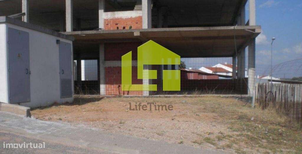 Prédio Urbano no Alvito - Grande imagem: 3/6