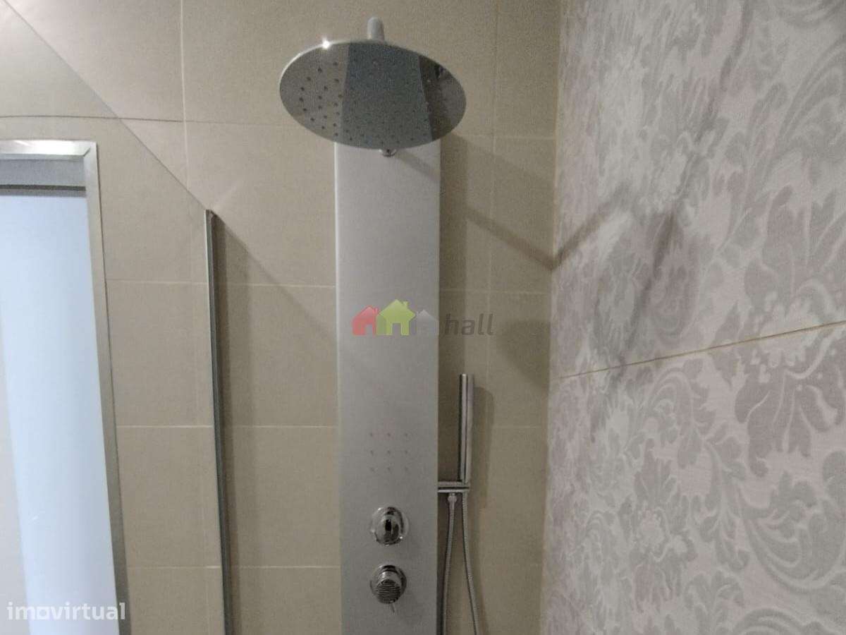 Apartamento T2 Remodelado na Baixa Banheira-13