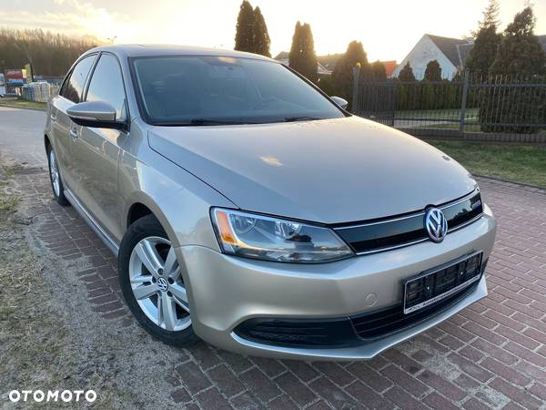 Volkswagen Jetta 1.4 Hybrid DSG Comfortline - 9