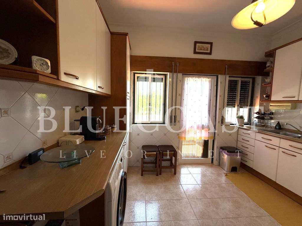 Moradia V4 com 3 Pisos - Espaço e Conforto-20