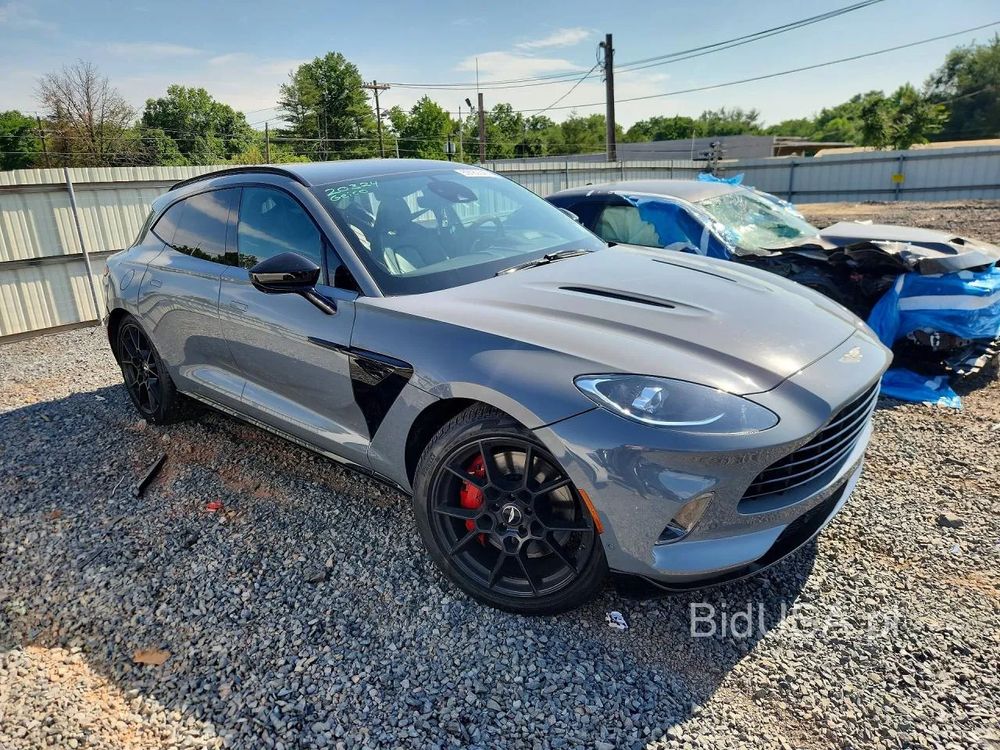 Aston Martin DBX 2021