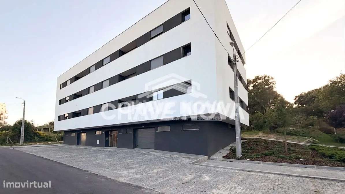 Apartamento T1+1 em Pedroso-0