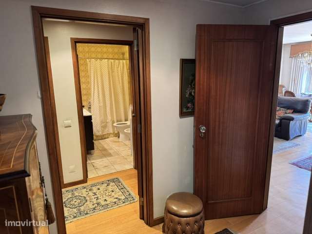 Apartamento T5 na Rua do Campo Alegre-40
