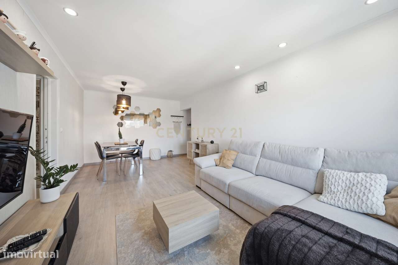T3 em Santo António dos Cavaleiros, totalmente remodelado | Excelente-3
