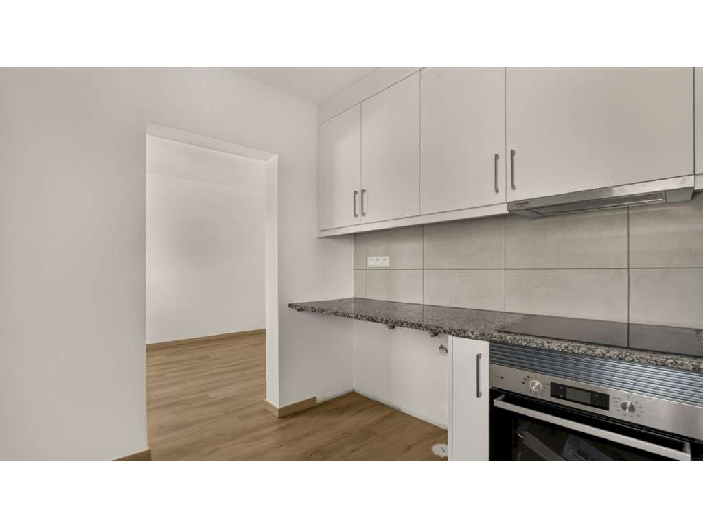 Apartamento T2 Remodelado nos Olivais-15