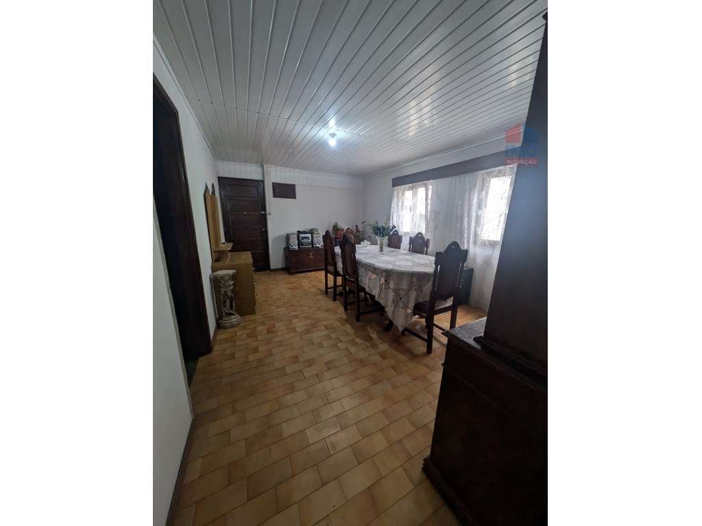 MORADIA T2 COM POTENCIAL PARA HABITAÇÃO OU INVESTIMENTO PERTO DO HO...-4