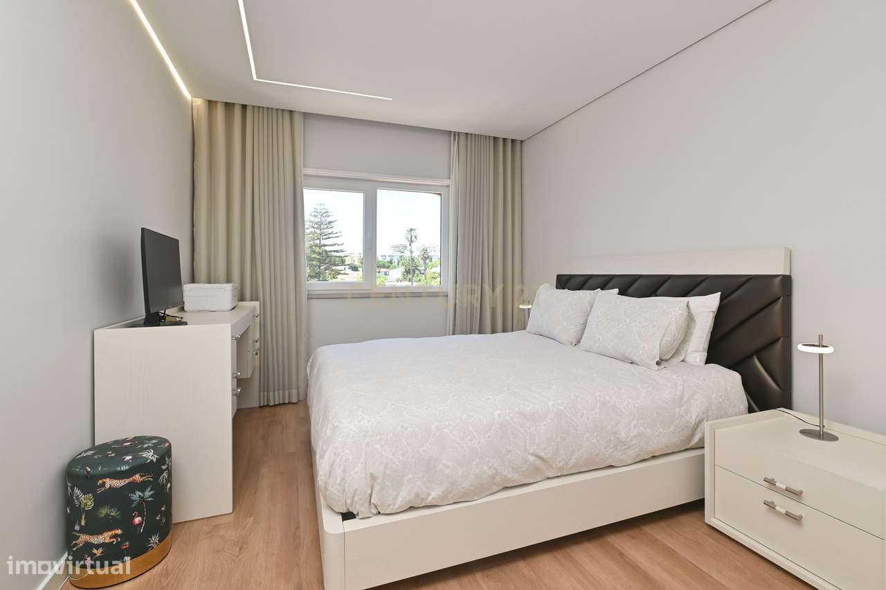 Apartamento Renovado em Cascais com Terraço e Garagem-20