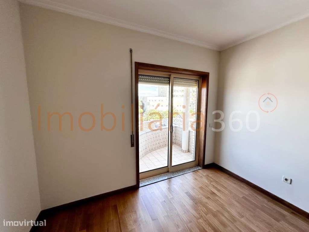 **Apartamento T3 à venda em localização privilegiada!**-14