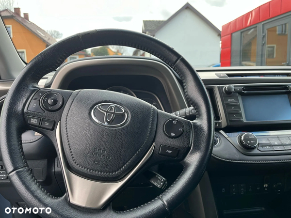 Toyota RAV4 2.0 D-4D Premium 4x2 - 18