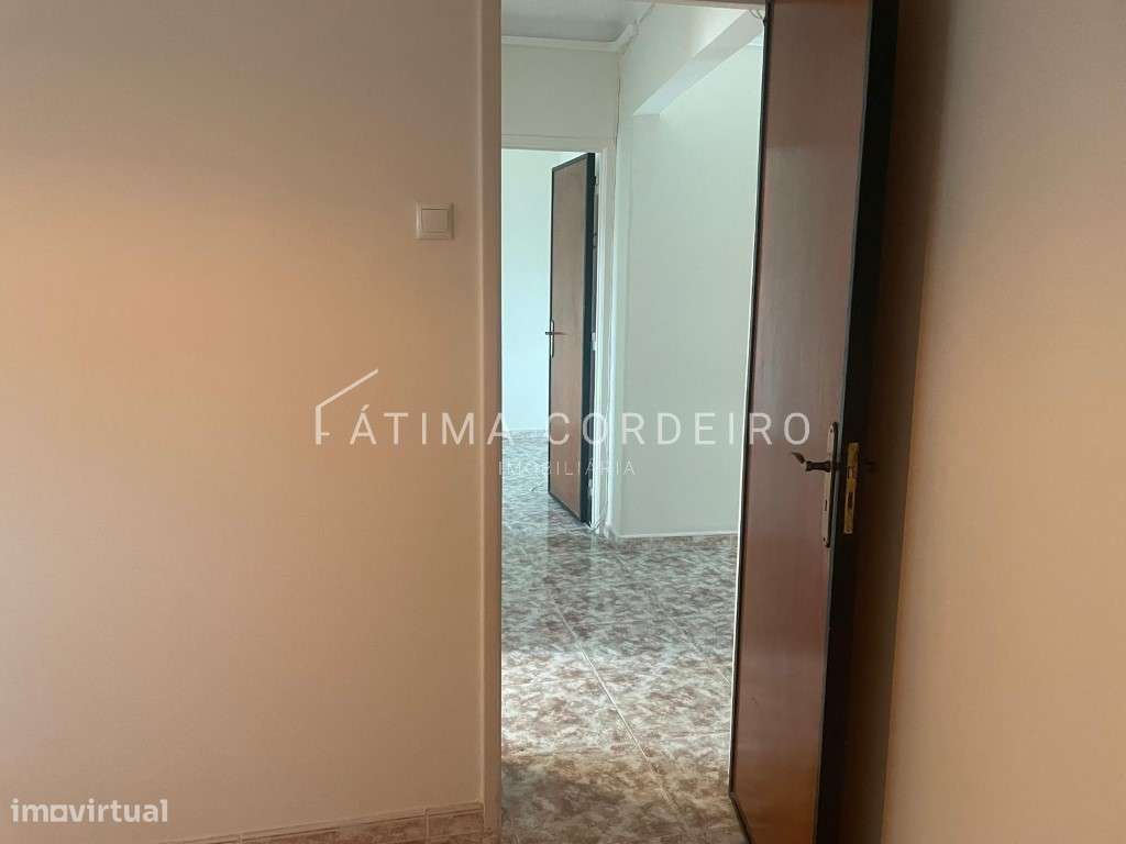 Apartamento T2 com terraço Praça Gil Vicente-5