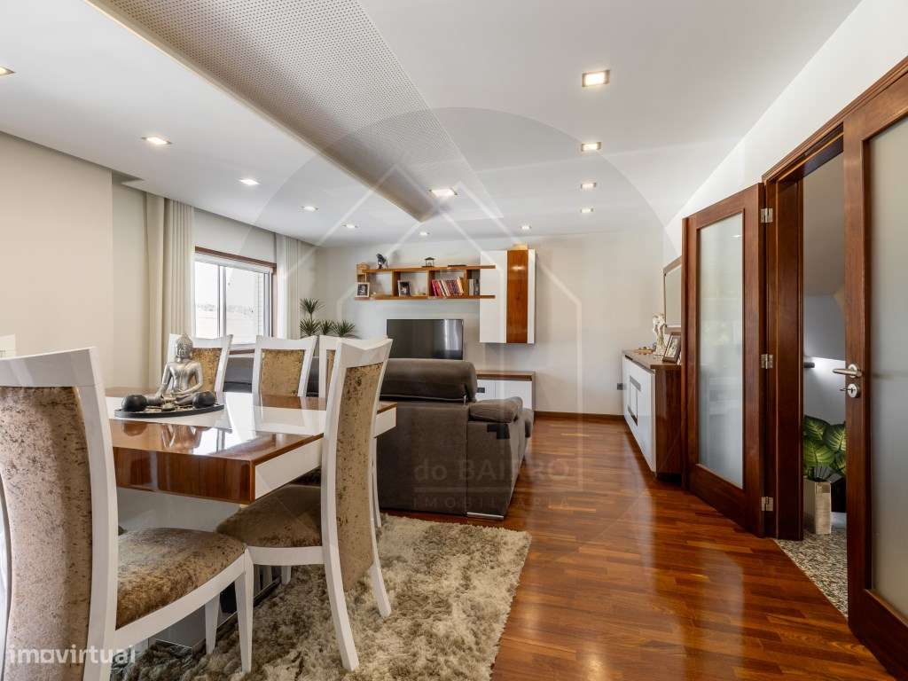 Moradia T4 Independente com Piscina, Ginásio e Garagem para 4 Carro...-9