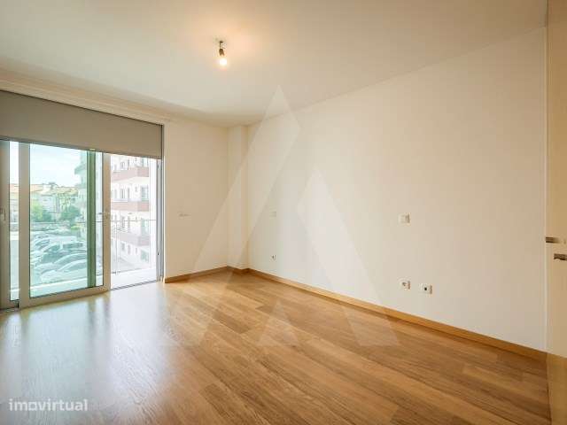 Apartamento T2 com varandas e garagem fechada no centro de Aveiro-26