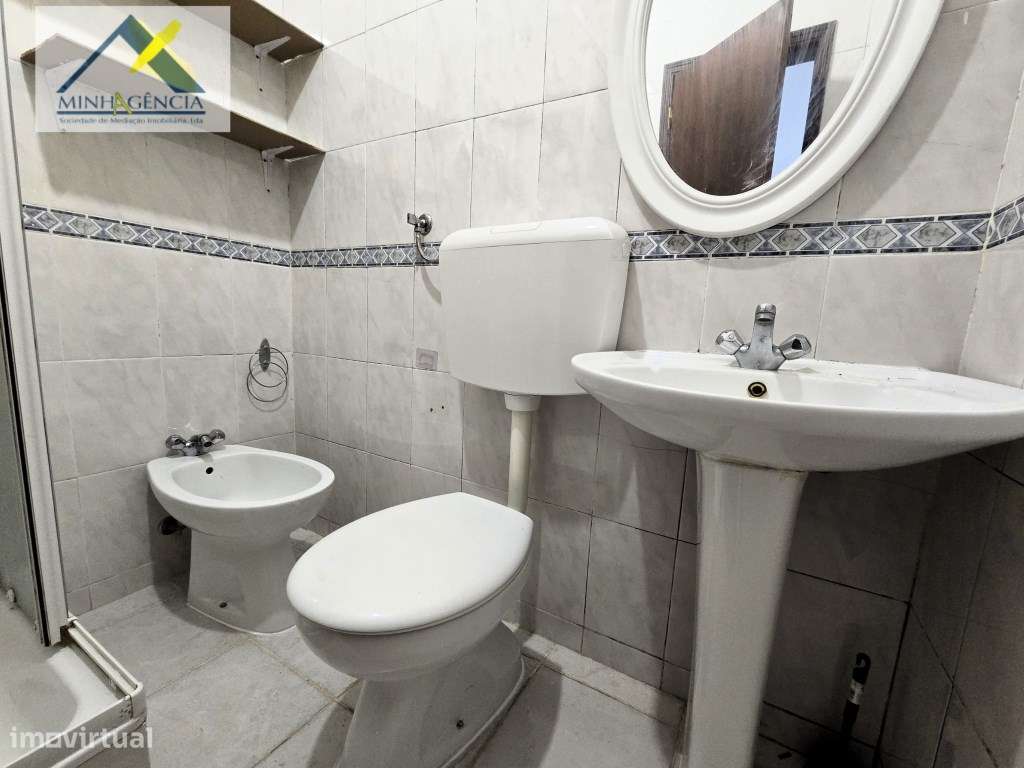 Prédio com 4 frações junto à Av. Luisa Todi em Setúbal-17