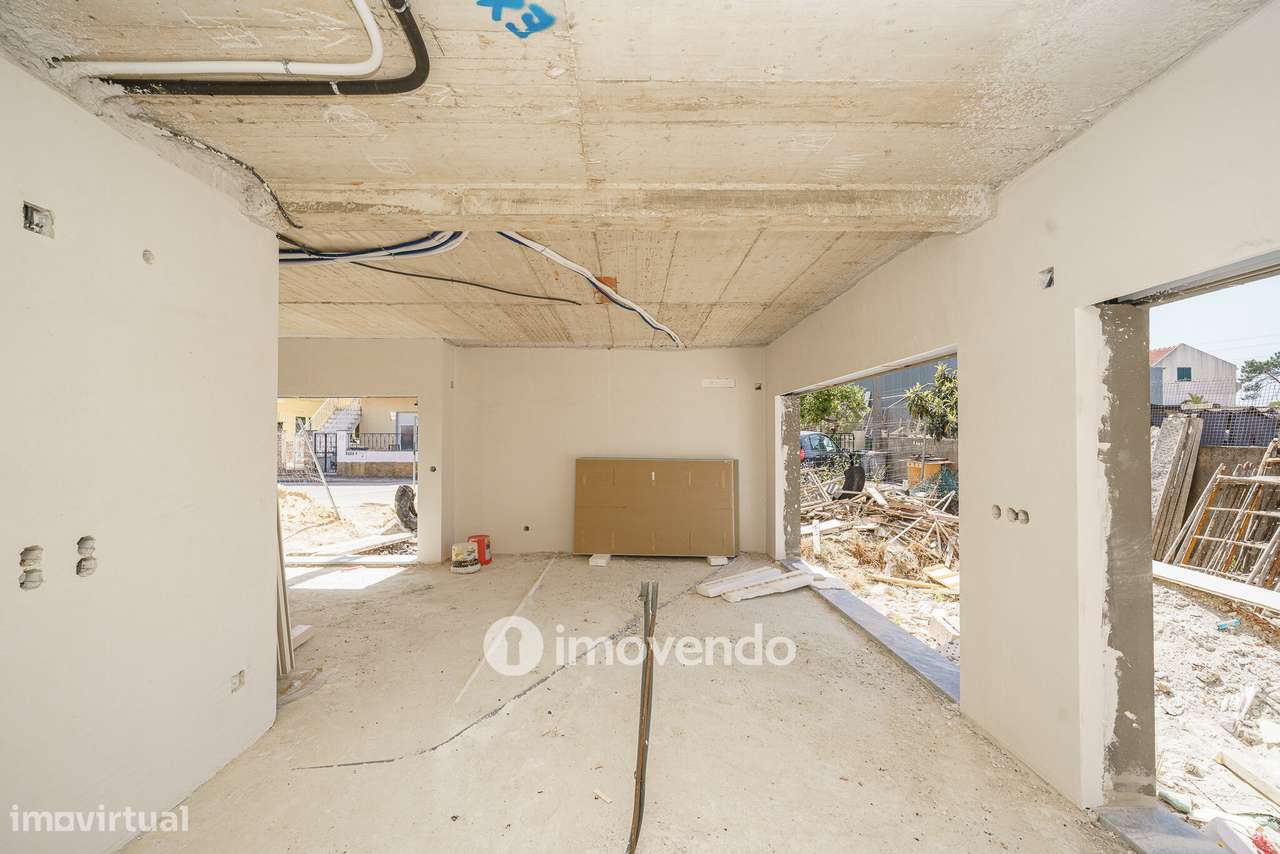 Moradia geminada T3+1 em fase de construção, em Pinhal de Frades-11