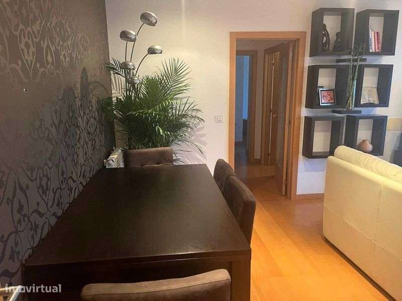 T2 com Vista Mar Deslumbrante, Elevador e Garagem junto à Praia - Grande imagem: 4/12