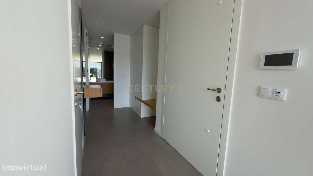 Moradia Contemporânea de Luxo em Azurara | Elegância, Privacidade e Di-19