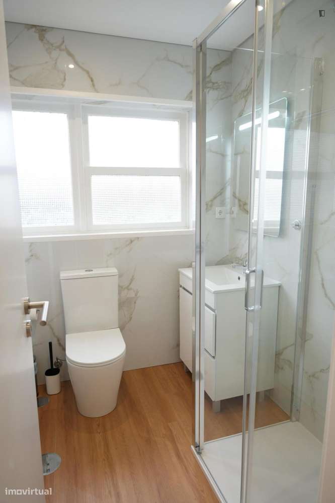 Quarto - localizado em Mafamude Porto - Grande imagem: 3/4