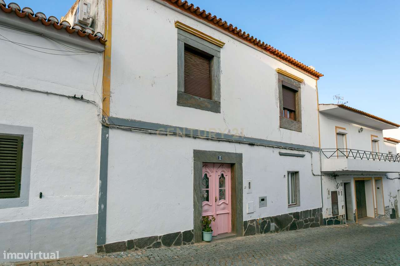 Rés-do-Chão de Moradia T4 com 4 suítes no centro de Mourão - Alentejo-20