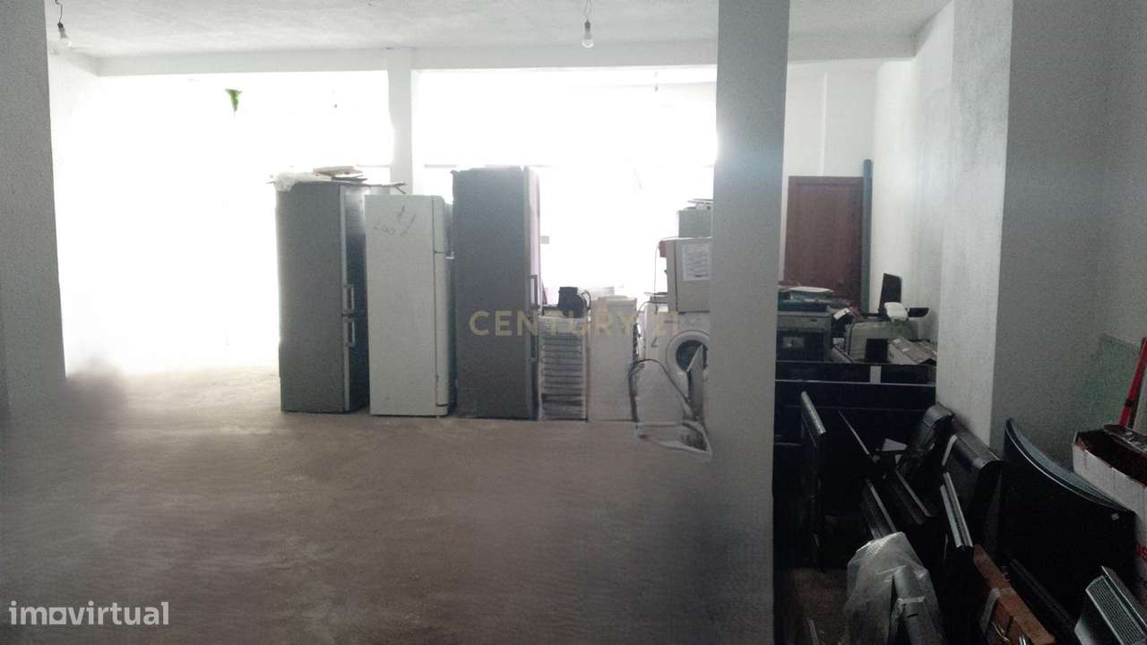 Invista no Futuro: Espaço Comercial na Ribeira Grande - Grande imagem: 5/8