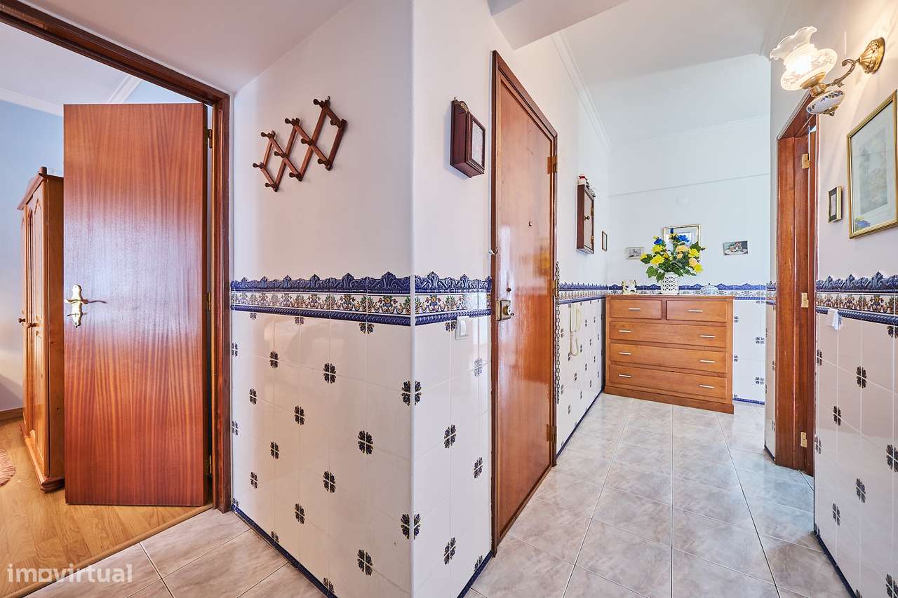 Apartamento com 3 quartos - Corroios-4