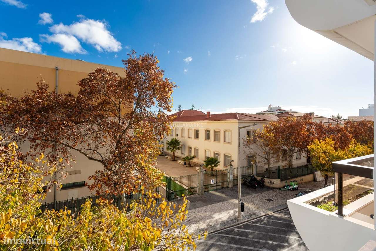 Apartamento T3 inserido no 2º andar de edifício com elevador situado n-7