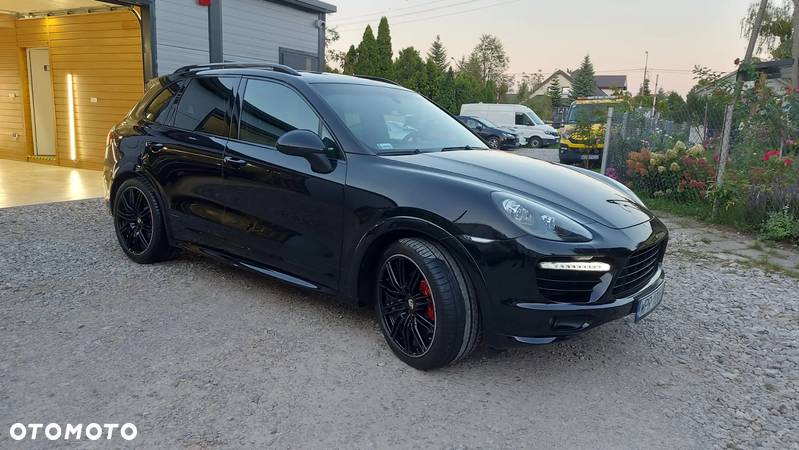 Porsche Cayenne GTS - 11