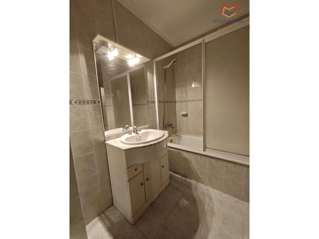 Apartamento T2 com Parqueamento em Algueirão-Mem Martins.-19