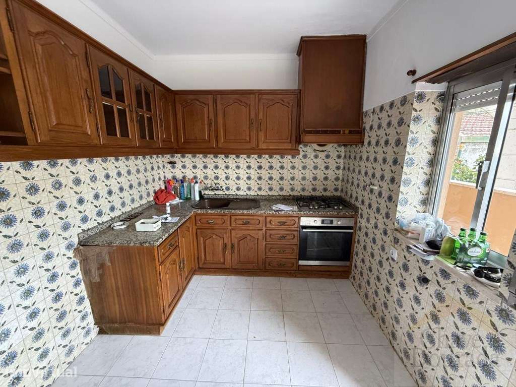 Apartamento T3 com arrumo - Bencanta - Grande imagem: 1/22