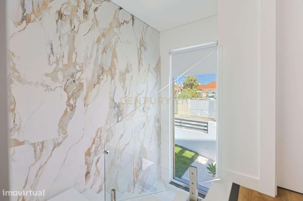 Moradia T4 em Charneca de Caparica, Almada-33