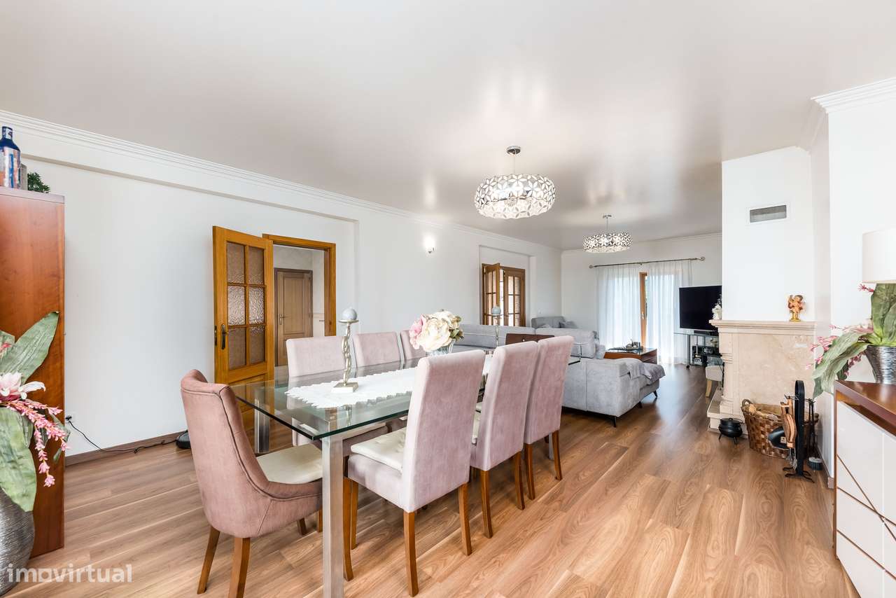 Moradia Isolada com 5 quartos| 2 Suite | Garagem e Sótão | 5m Metro-10