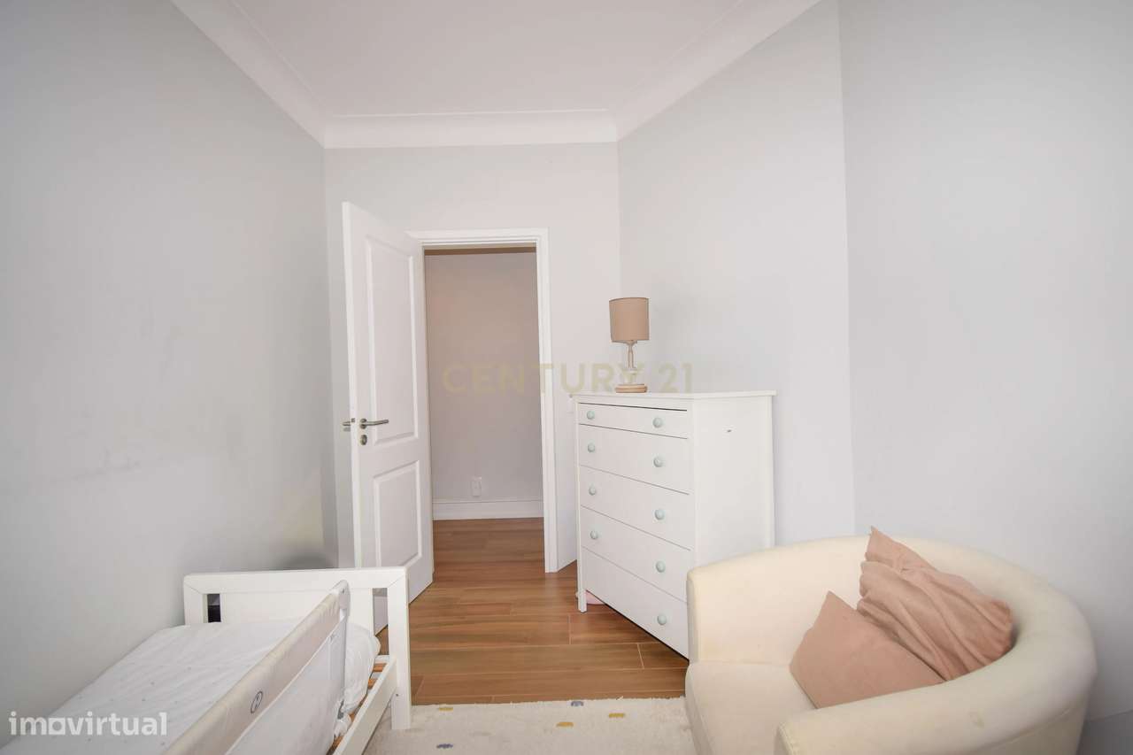 T3 Renovado | Luminosidade Natural | Localização Premium na Alameda /-13