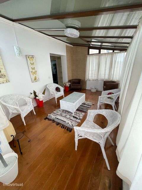 Apartamento T4 Duplex c/ garagem fechada p/ 2 carros.-7