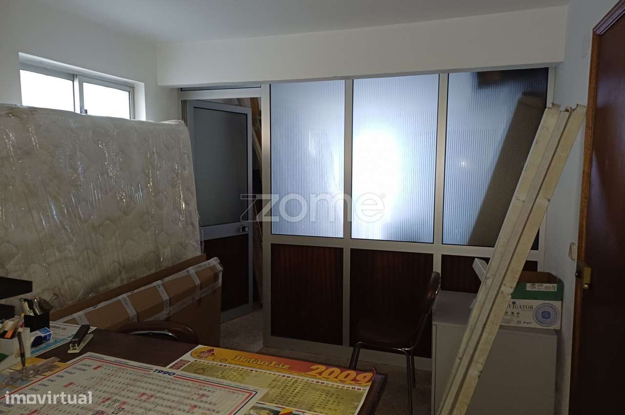 Garagem Box com arrecadação e casa de banho - Grande imagem: 2/8