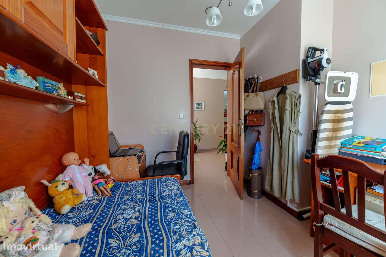 Moradia T4 com 2.971 m² de Terreno e Vista Panorâmica-23