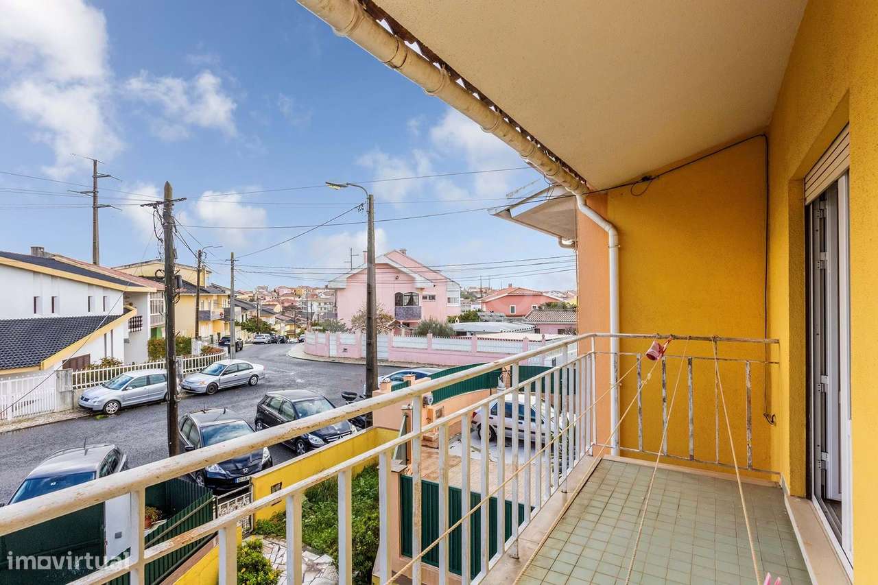 MORADIA GEMINADA À  VENDA EM PORTO SALVO– 3 PISOS, 2 FRENTES-23