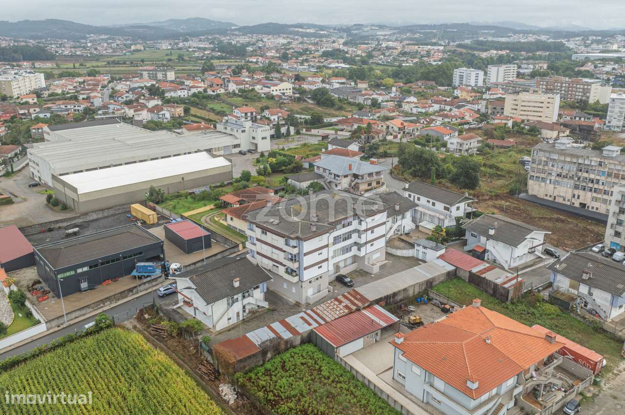 Apartamento T1 totalmente renovado, com varanda e lugar de garagem-18