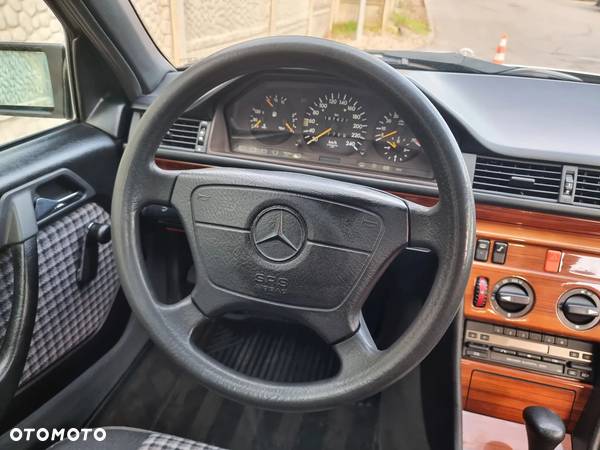 Mercedes-Benz W124 (1984-1993) - 13