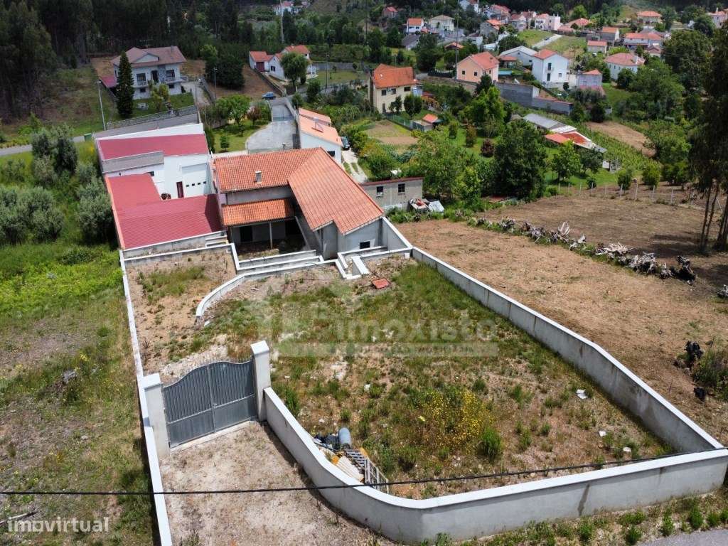 Moradia T5 com anexos e piscina em Figueiró dos Vinhos-42