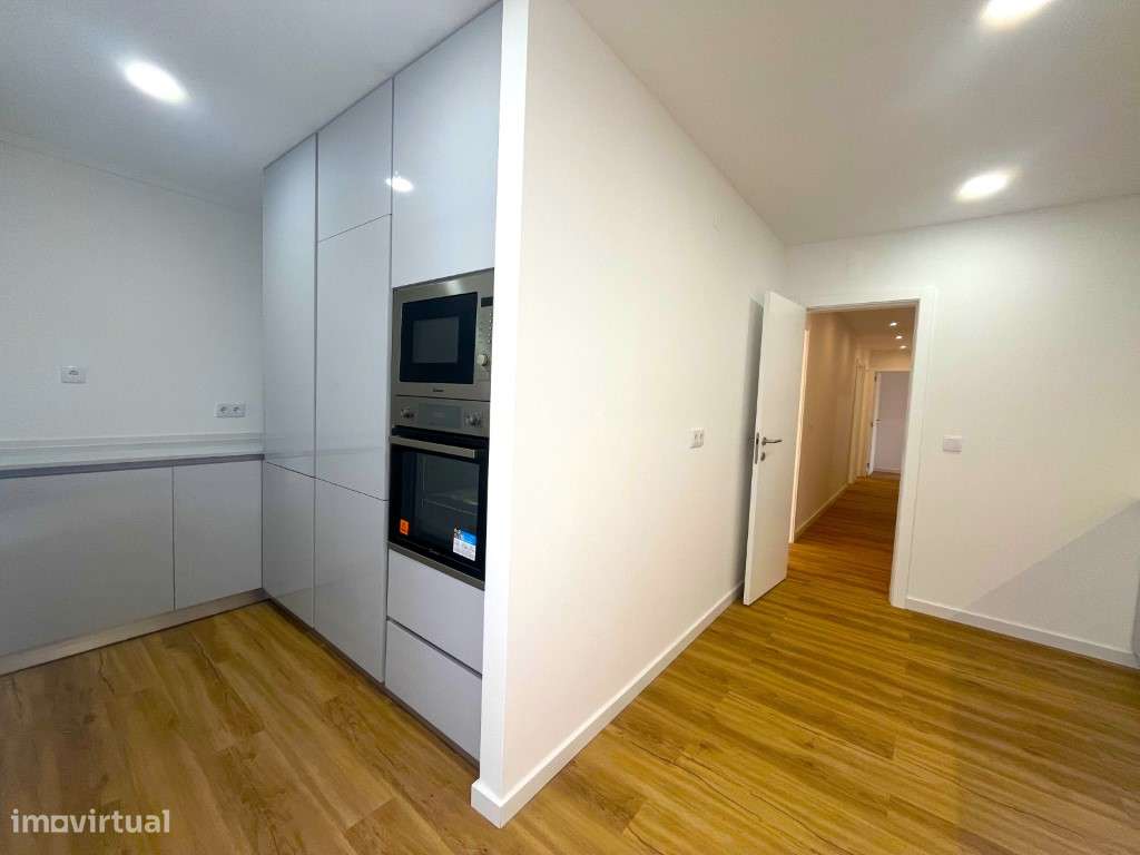 T3 totalmente remodelado no centro da Amadora - Grande imagem: 4/28