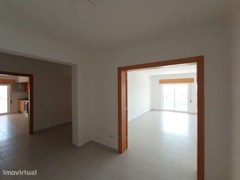 Apartamento T2 na Azambuja - Grande imagem: 2/17