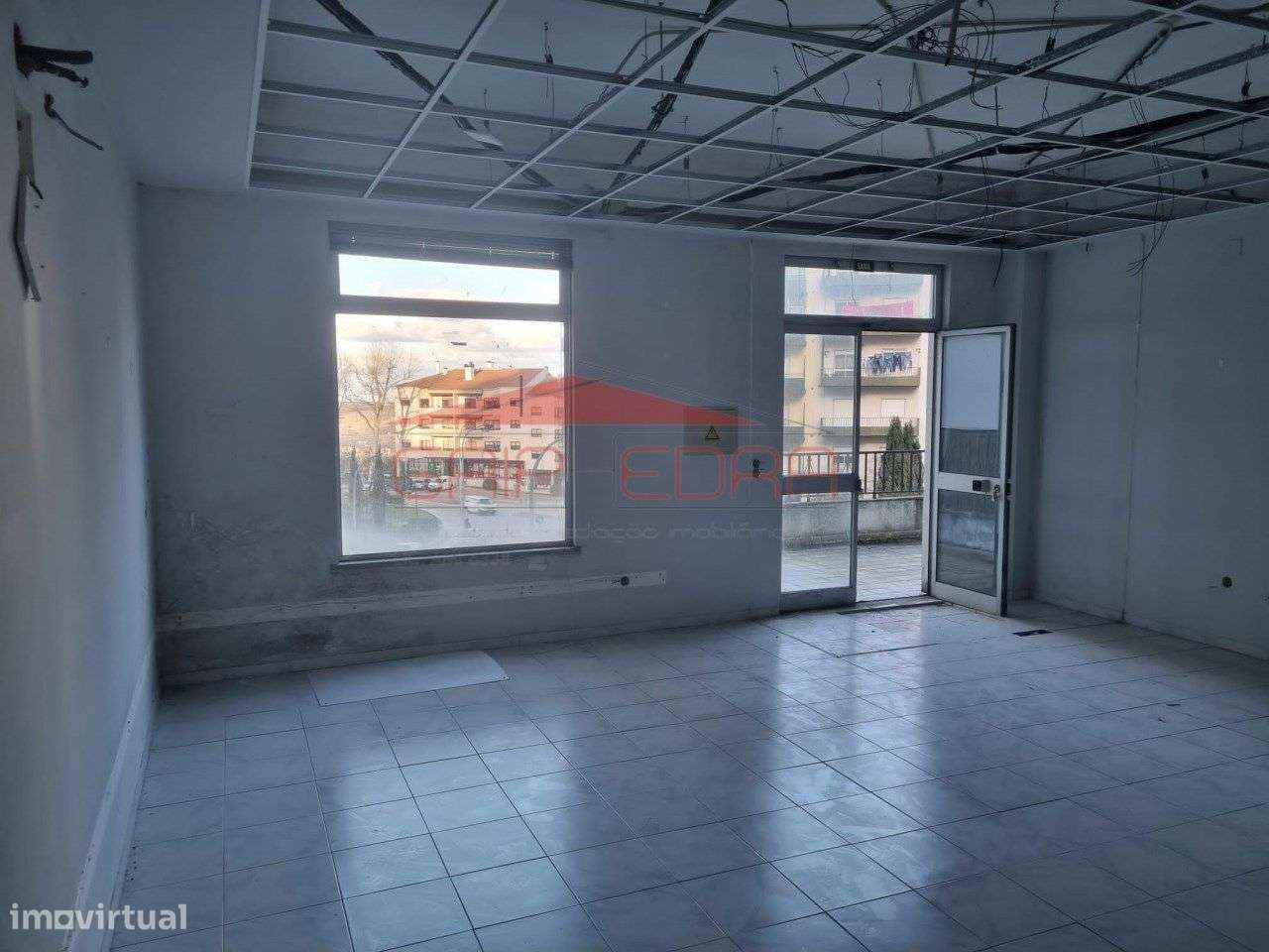 Loja ou escritório Guarda ideal transformar em apartamento - Grande imagem: 2/14