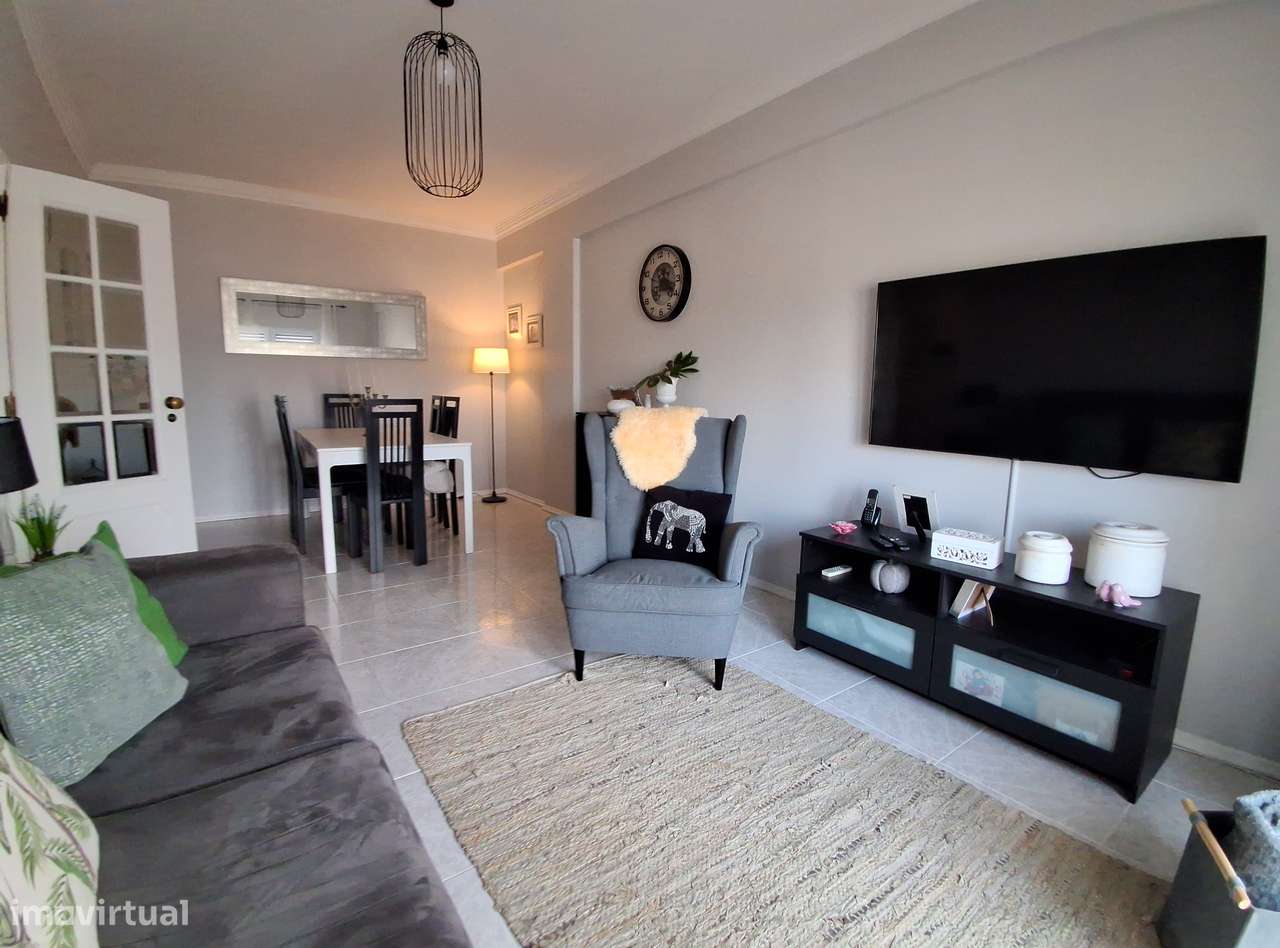 T2 com varanda, cozinha equipada e excelente localização - Grande imagem: 4/15