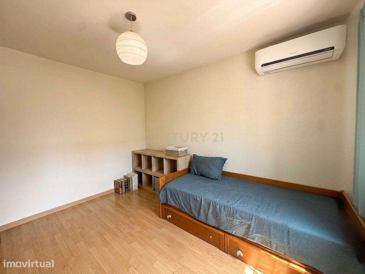 Moradia T4  em Vendas de Azeitão com jardim - Oportunidade-16