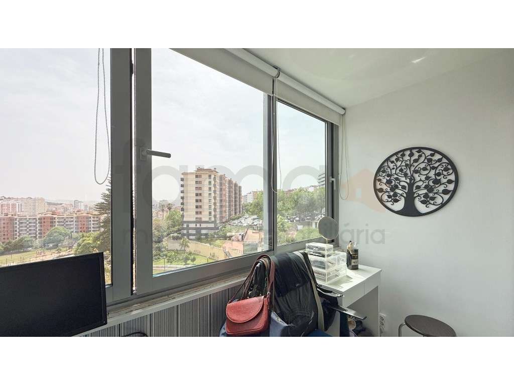 Apartamento T4 em Miraflores-19