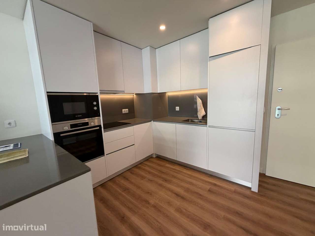Apartamento T2 Varanda Garagem Pronto Habitar Parque Lavandeira-1