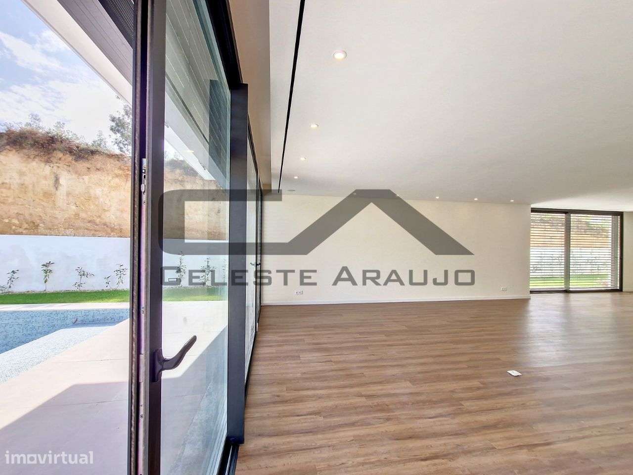 Moradia T4+1 Térrea, com piscina, Rio Meão-7